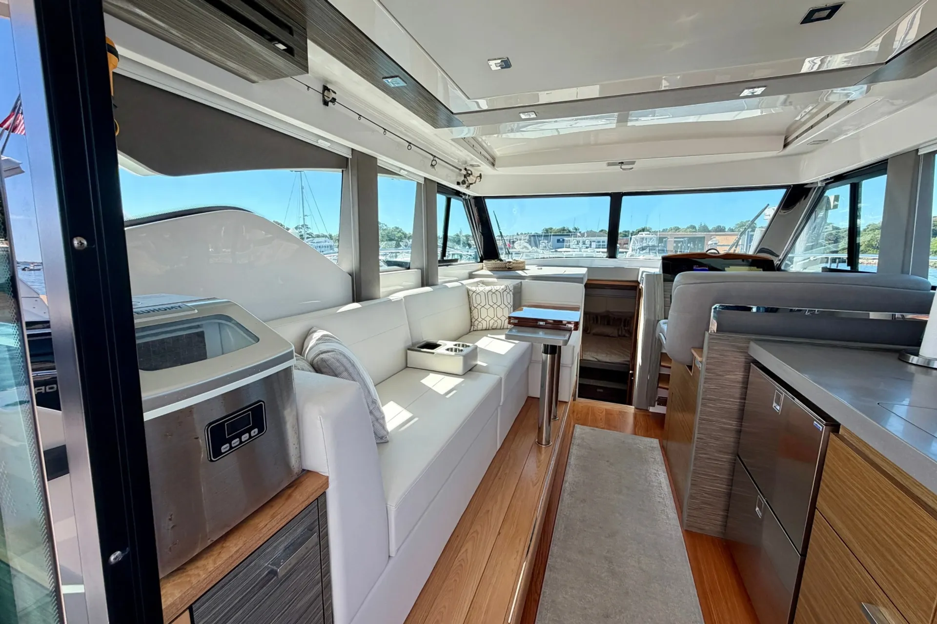 TIARA YACHTS 39 COUPE (VOLVO) in New York, NY — photo 6