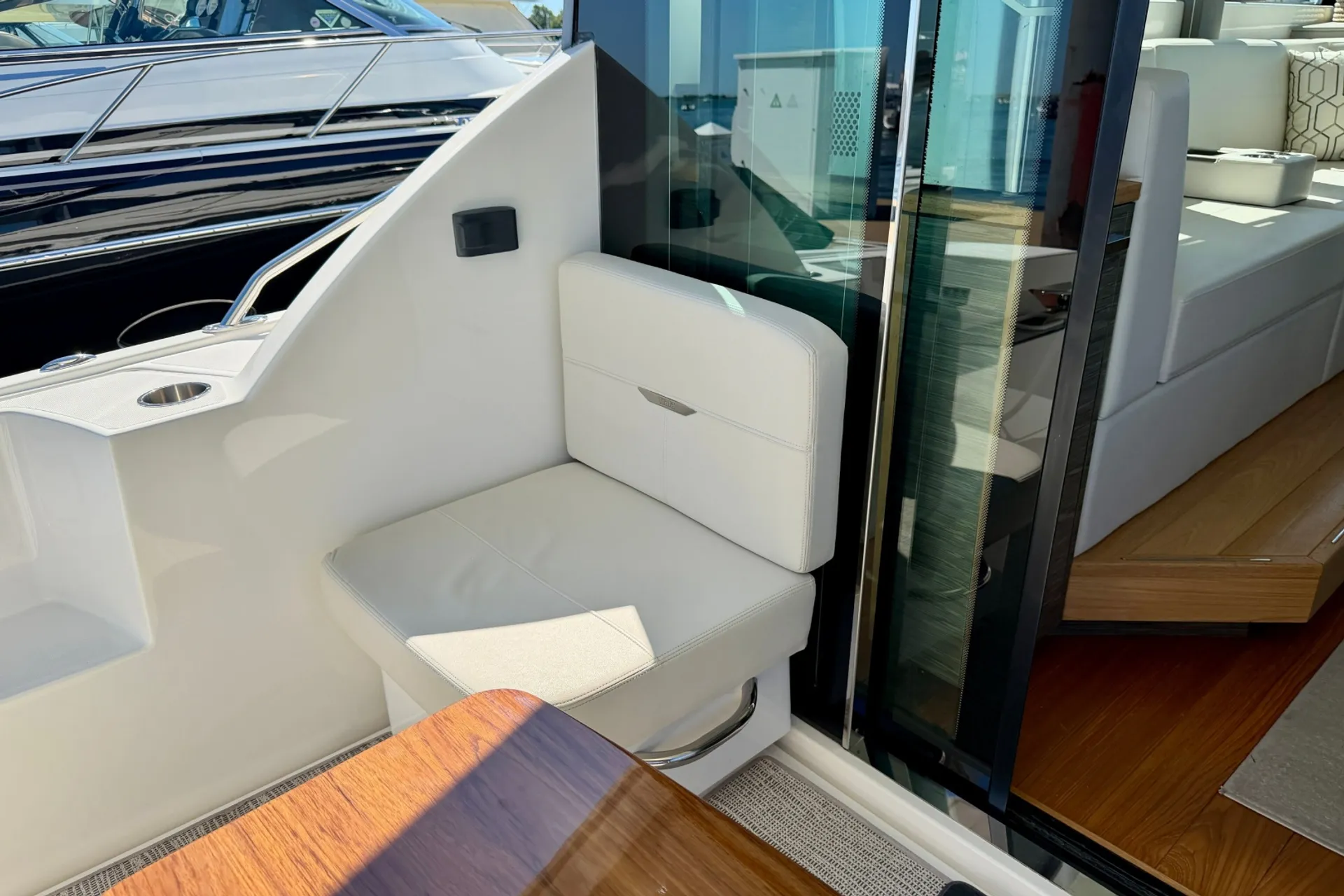 TIARA YACHTS 39 COUPE (VOLVO) in New York, NY — photo 7