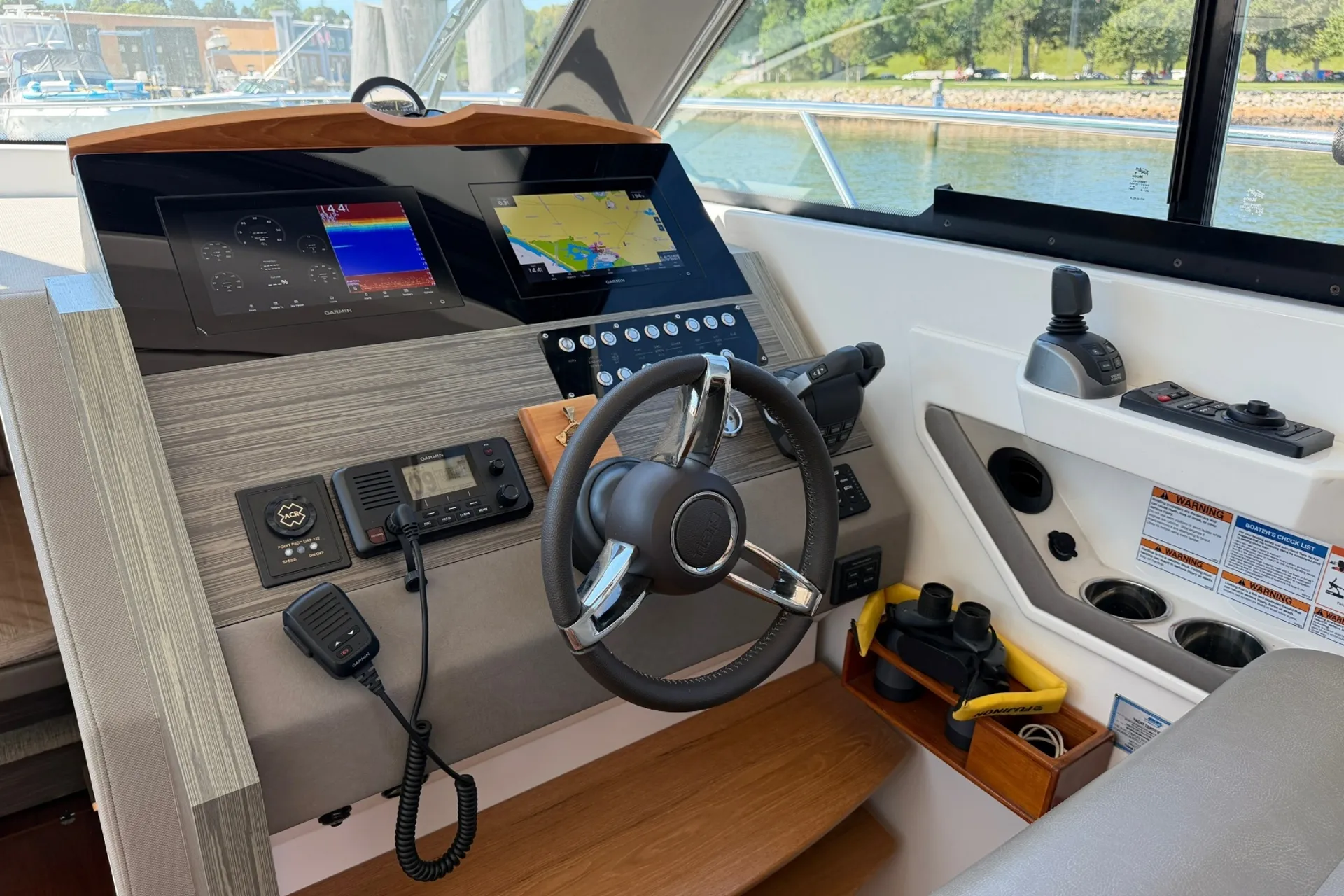 TIARA YACHTS 39 COUPE (VOLVO) in New York, NY — photo 8