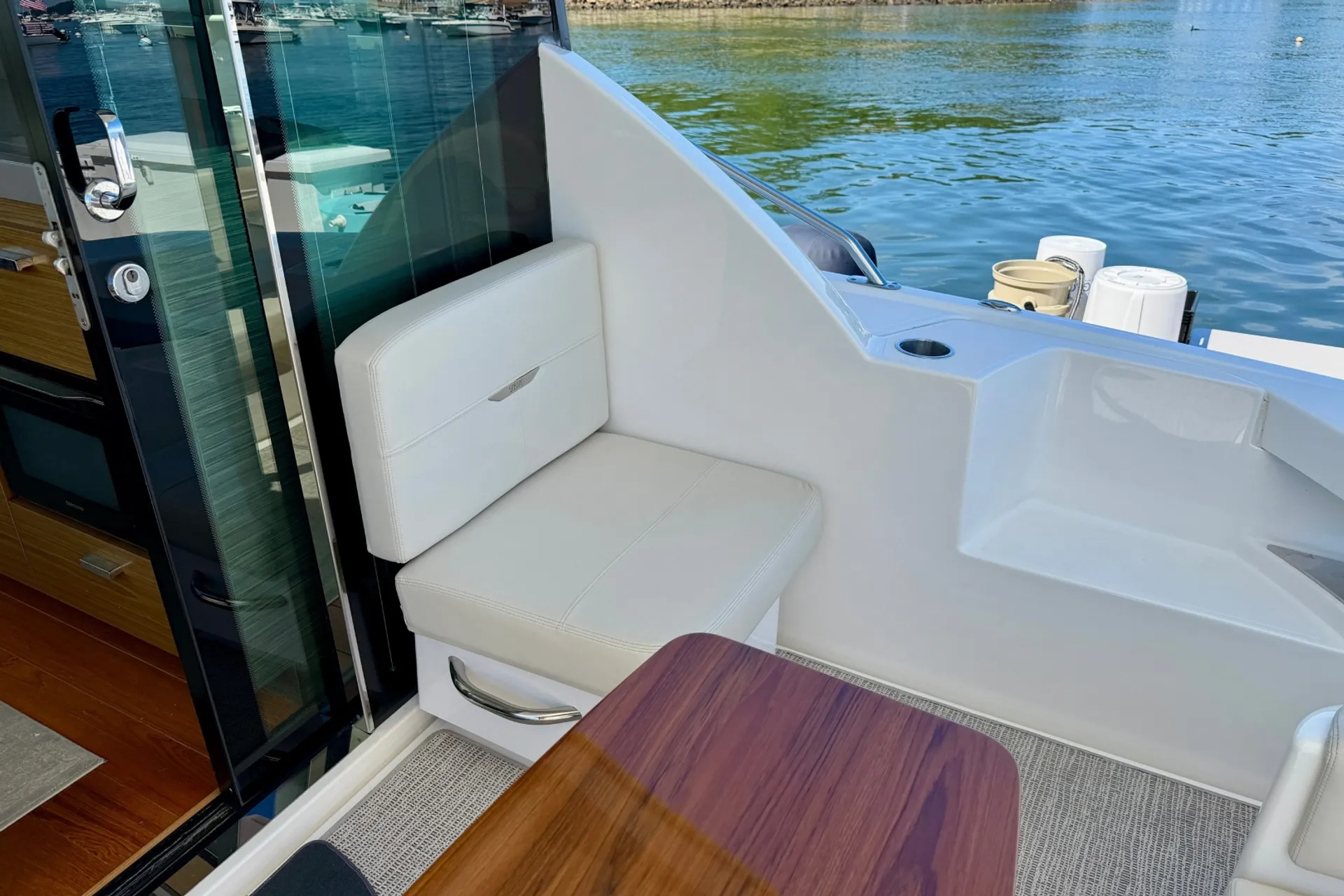 TIARA YACHTS 39 COUPE (VOLVO) in New York, NY — photo 10