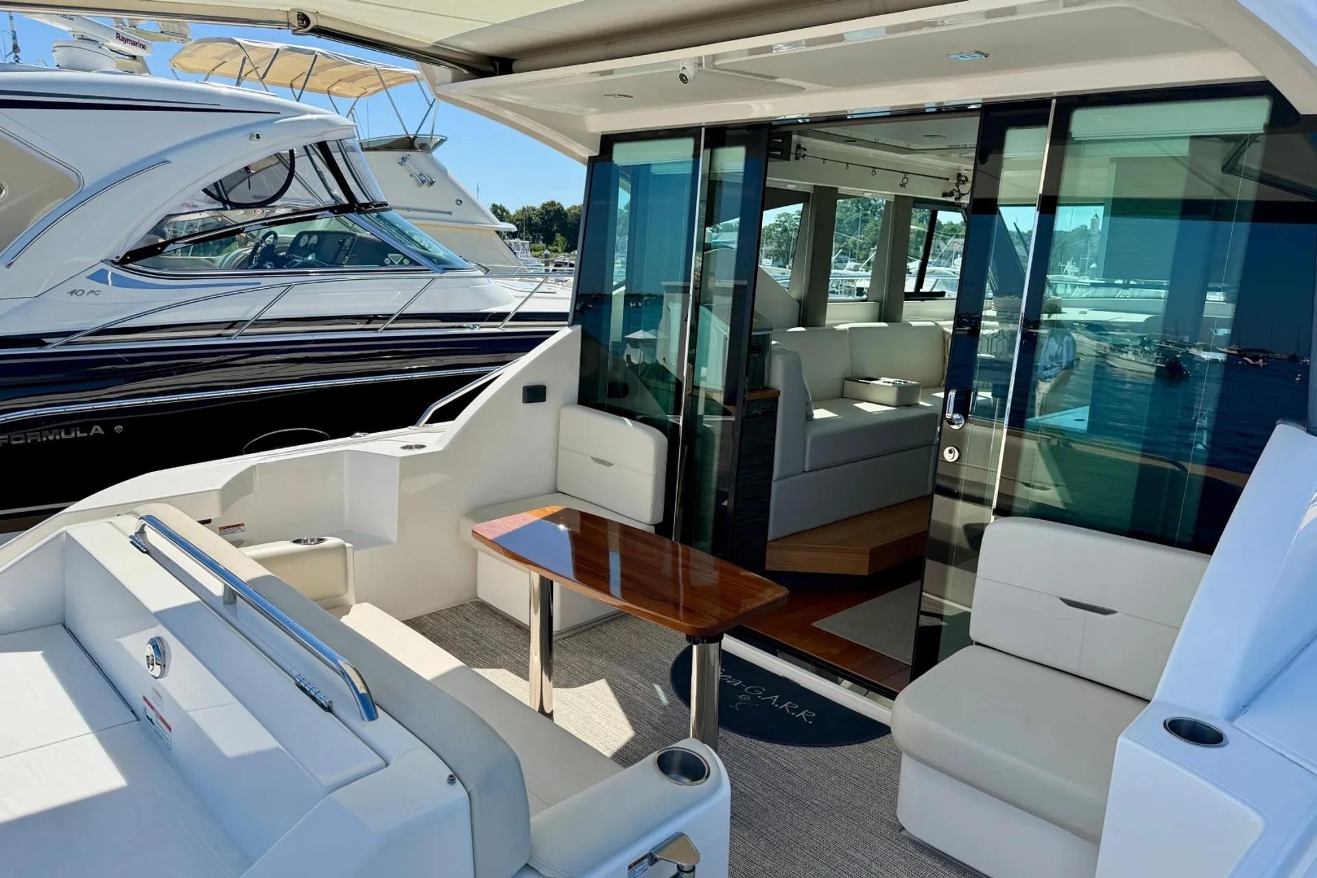 Luxury 39’ C39 | Volvo IPS Joystick | Generator