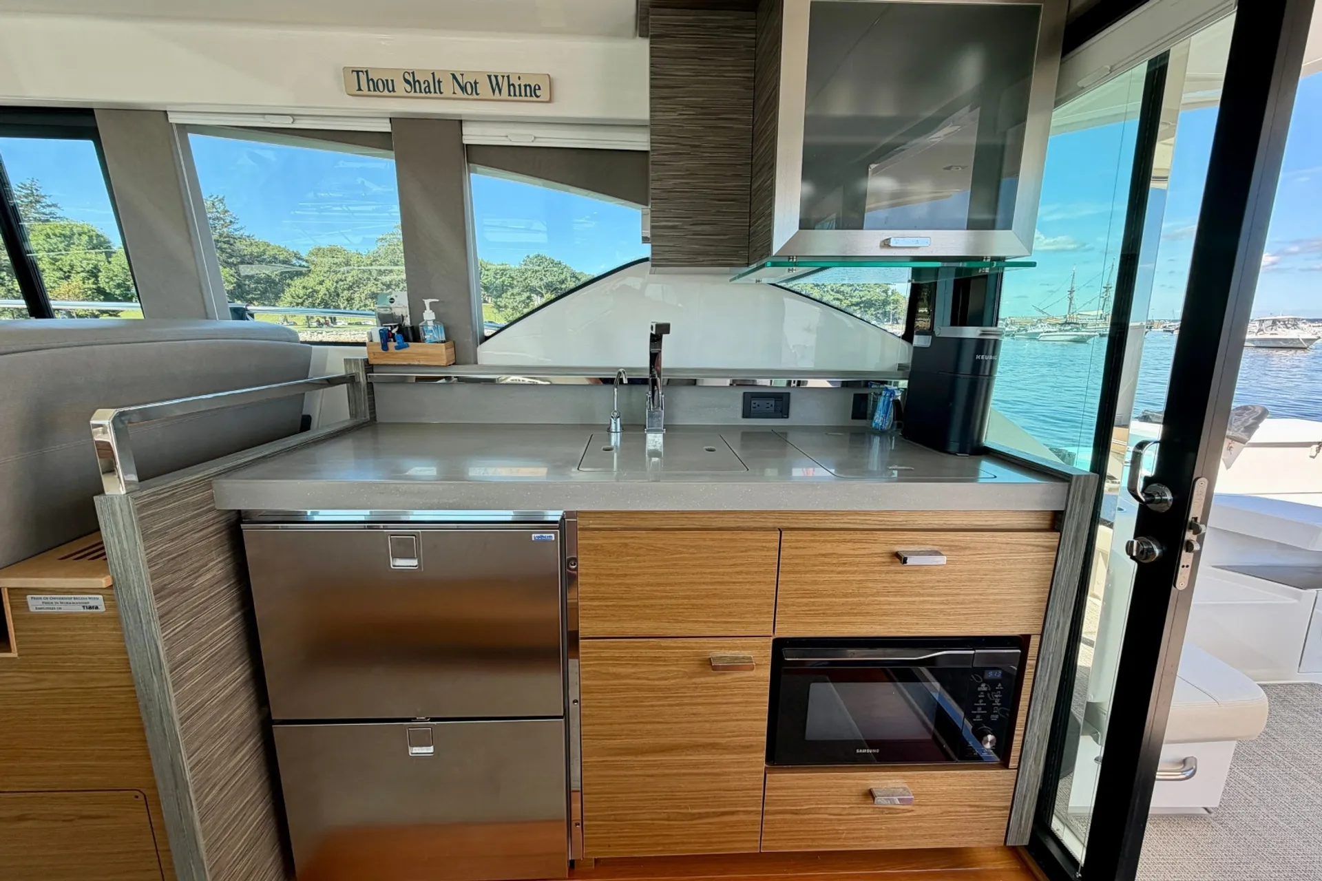 Luxury 39’ C39 | Volvo IPS Joystick | Generator