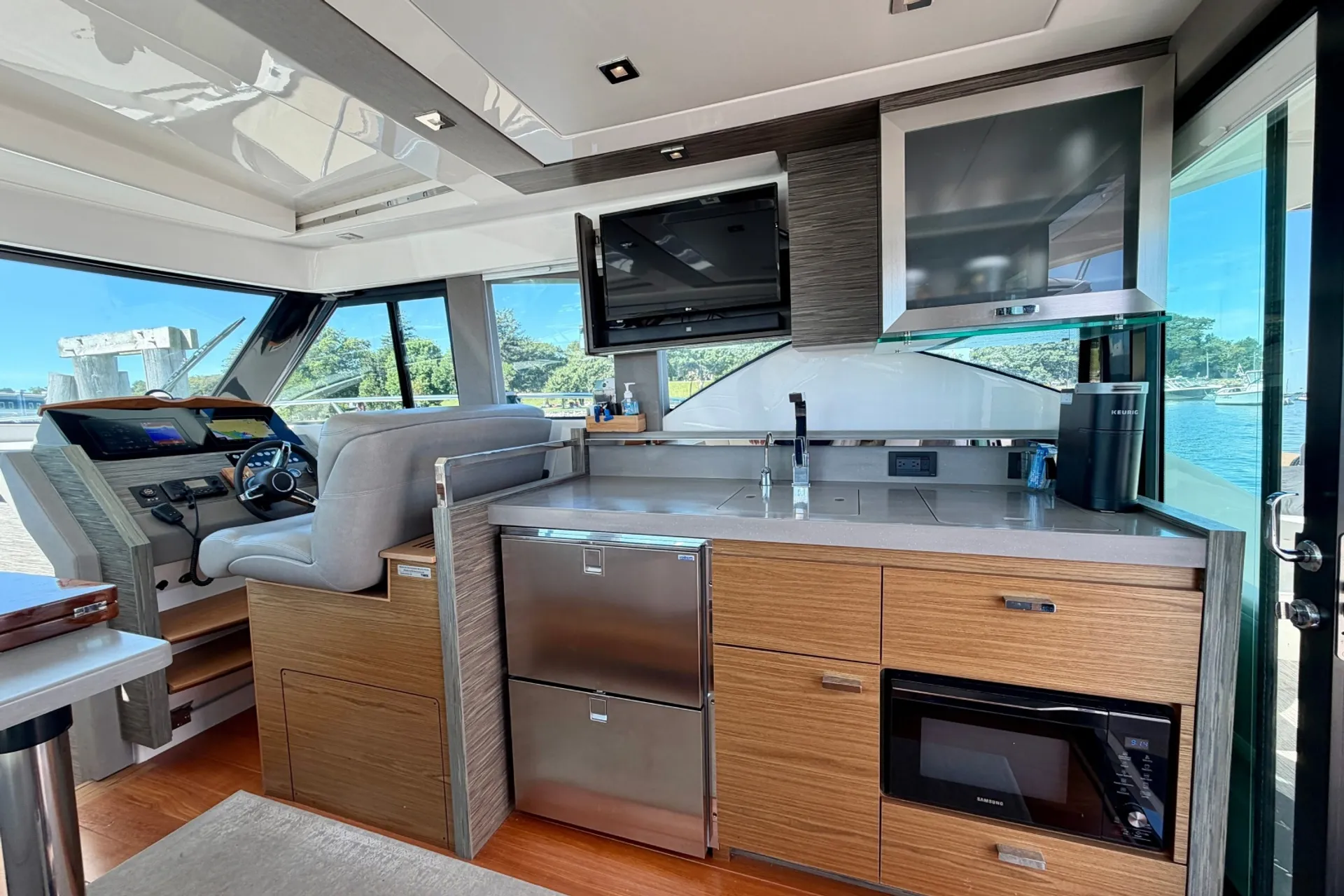 Luxury 39’ C39 | Volvo IPS Joystick | Generator