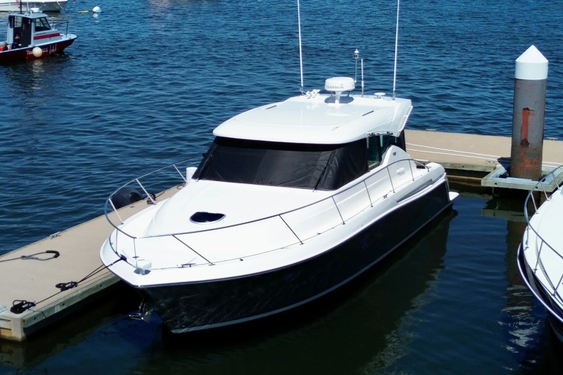 Luxury 39’ C39 | Volvo IPS Joystick | Generator