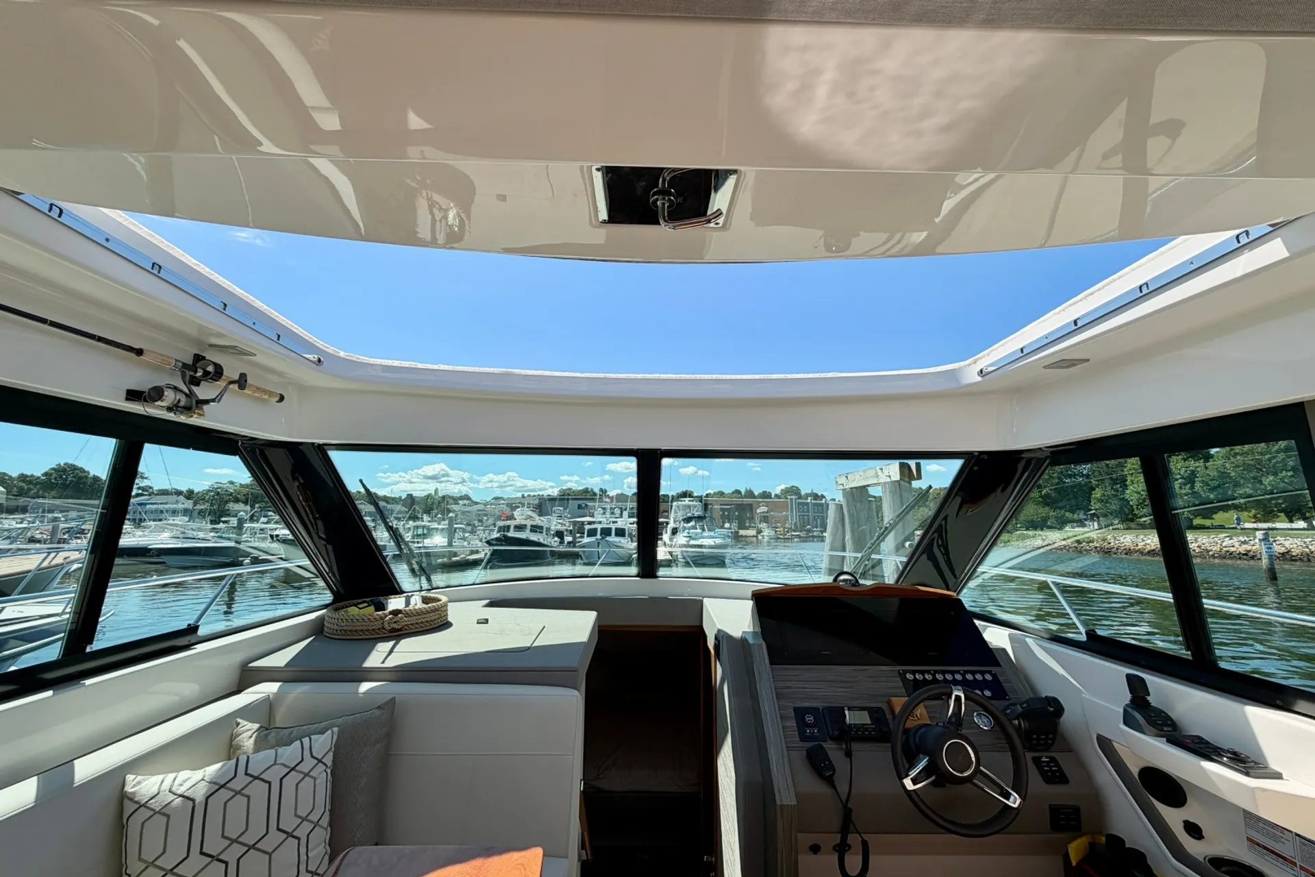 Luxury 39’ C39 | Volvo IPS Joystick | Generator