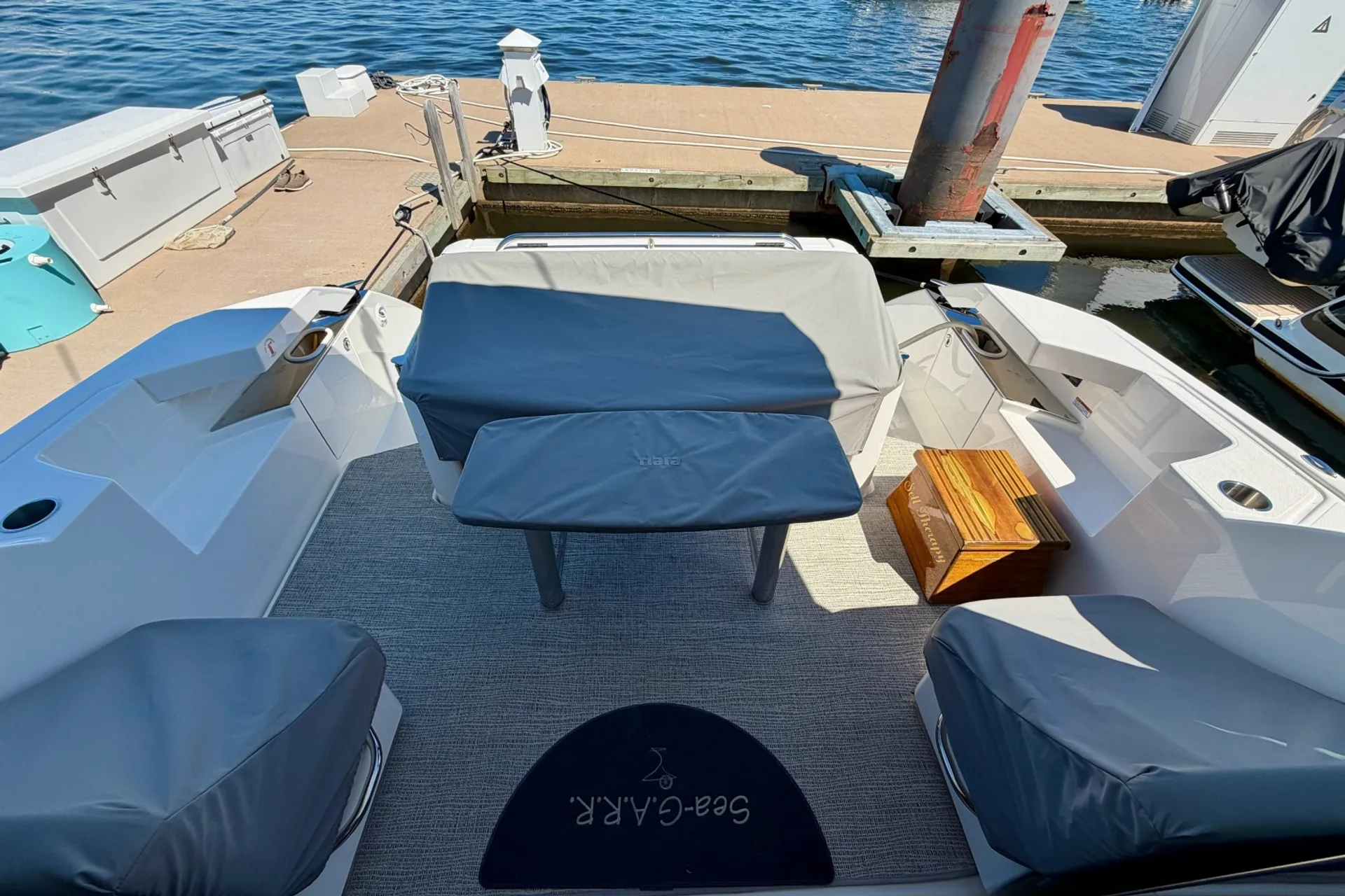Luxury 39’ C39 | Volvo IPS Joystick | Generator