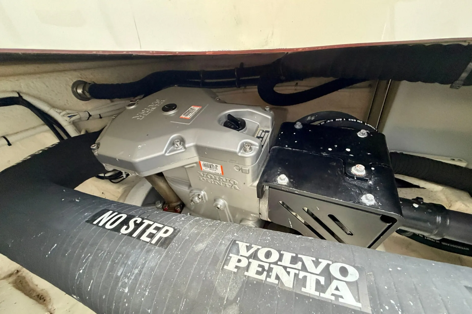 Luxury 39’ C39 | Volvo IPS Joystick | Generator