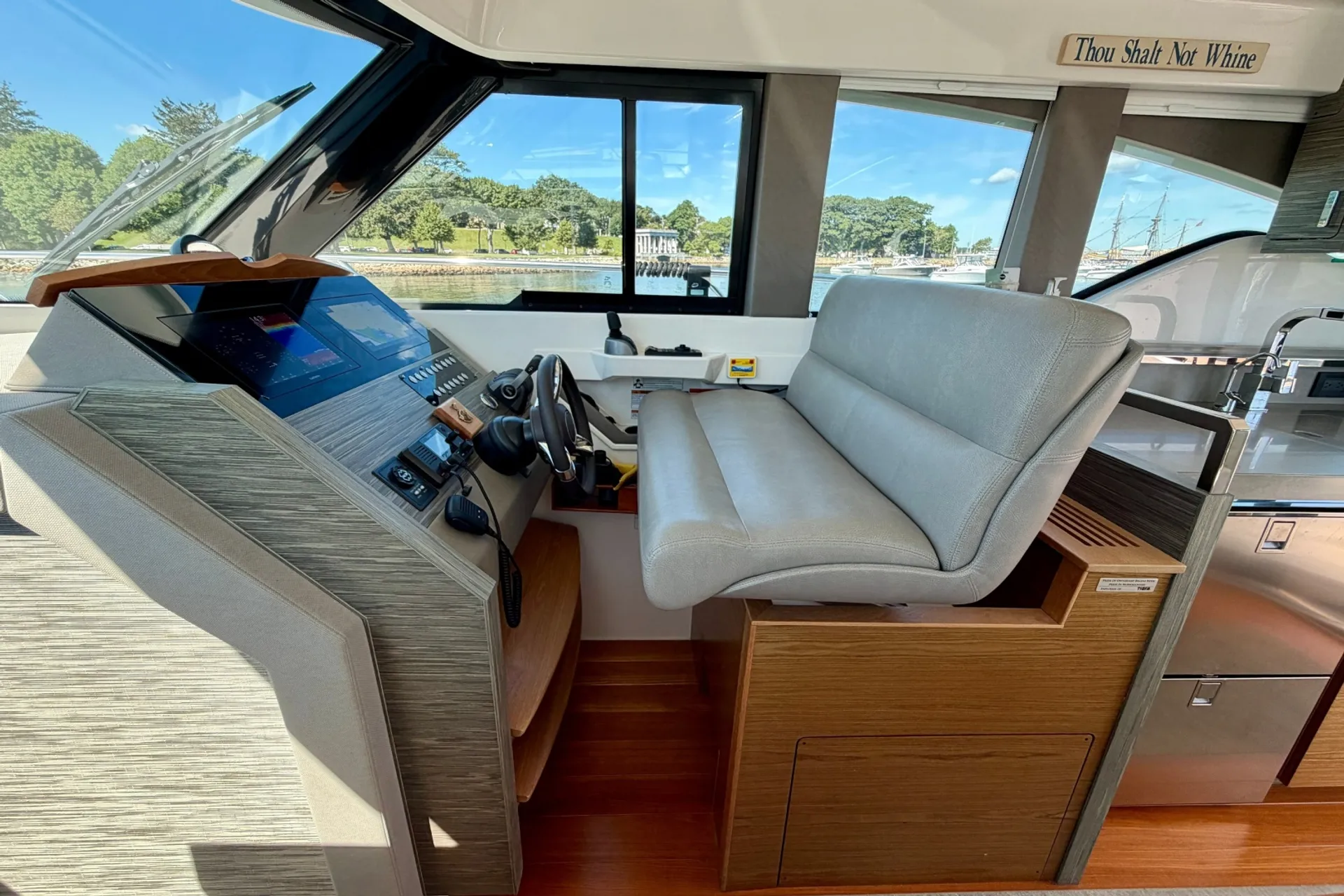Luxury 39’ C39 | Volvo IPS Joystick | Generator