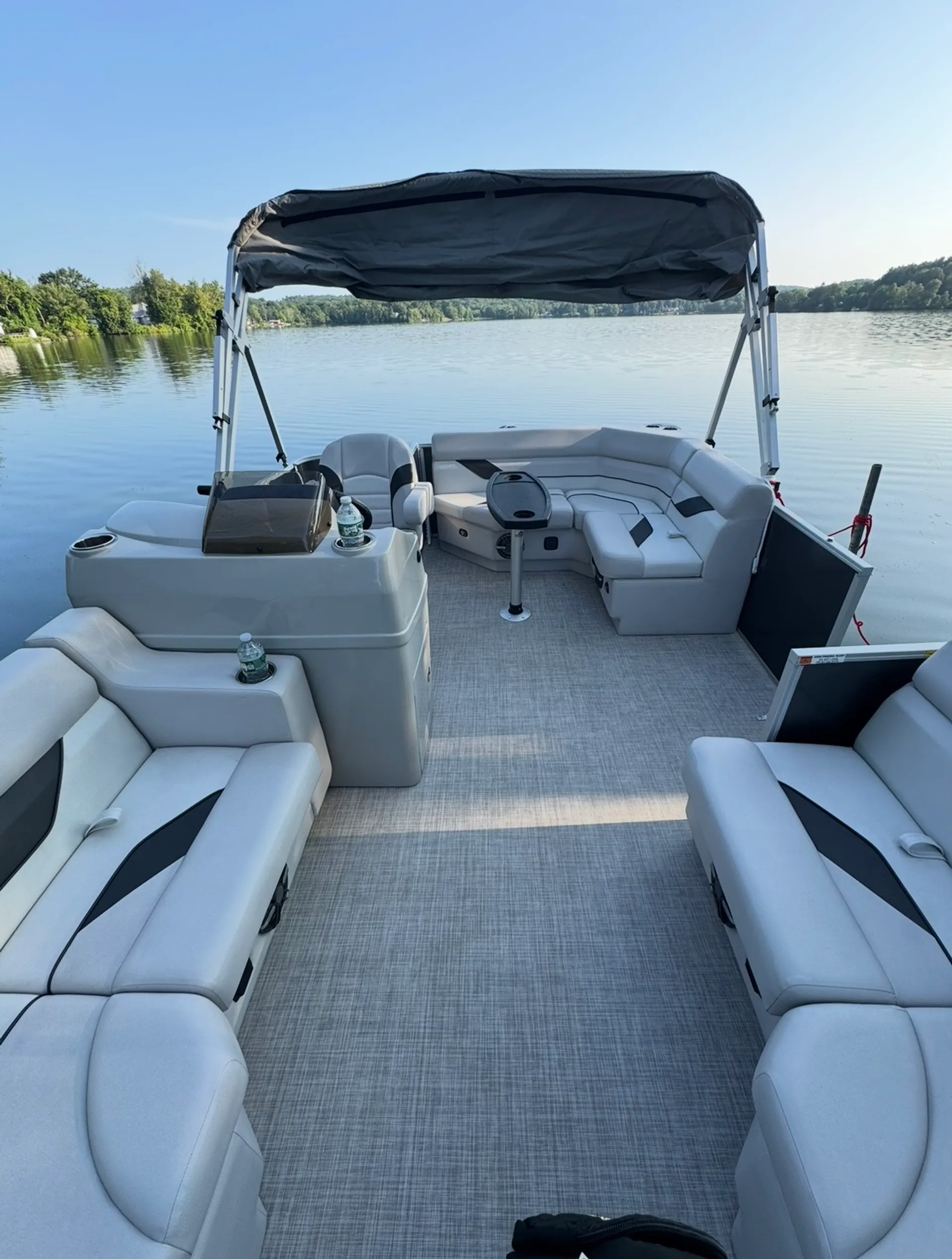 16' Suncatcher Pontoon – A Clean, Comfortable Family Escape