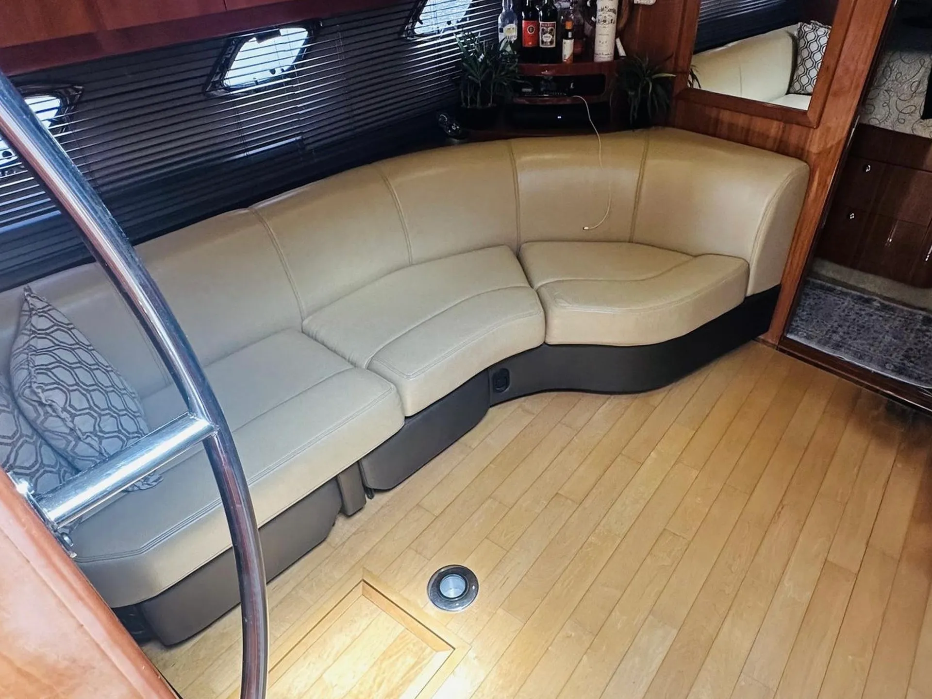 REGAL BOATS 46 SPORT COUPE IPS DRIVE in Boynton Beach, FL — photo 6