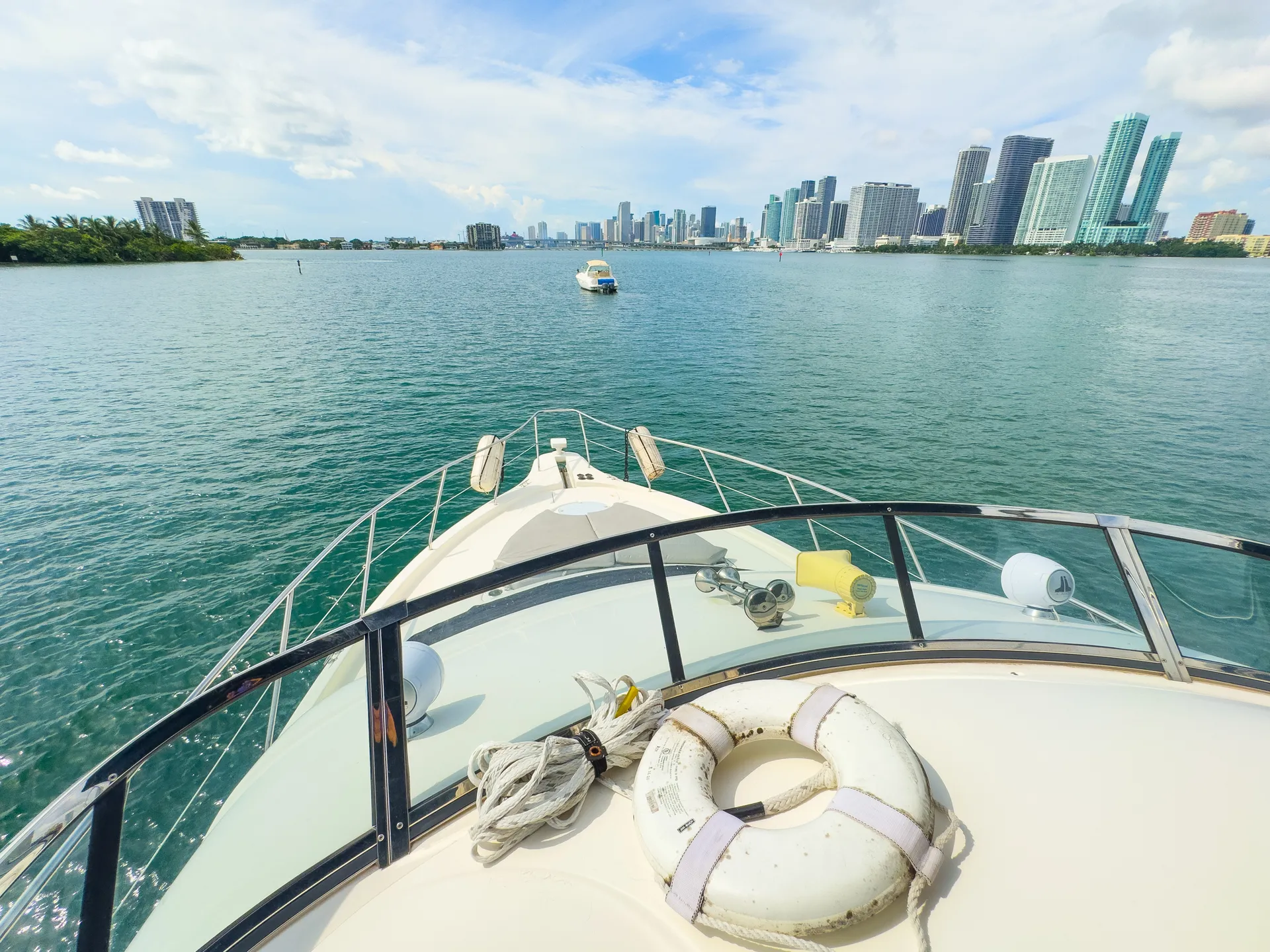 Enjoy "SANTORINI" Silverton Sport Bridge 48ft in Miami!