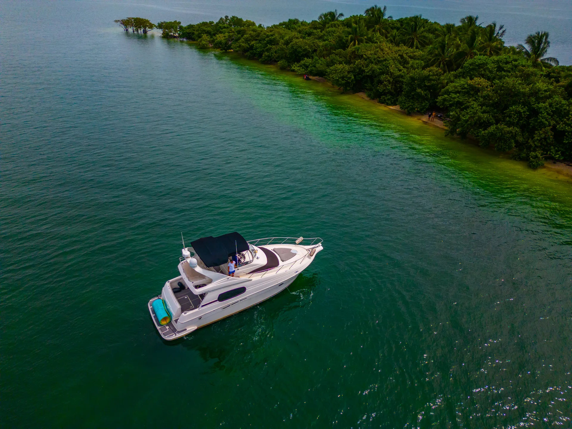 Enjoy "SANTORINI" Silverton Sport Bridge 48ft in Miami!