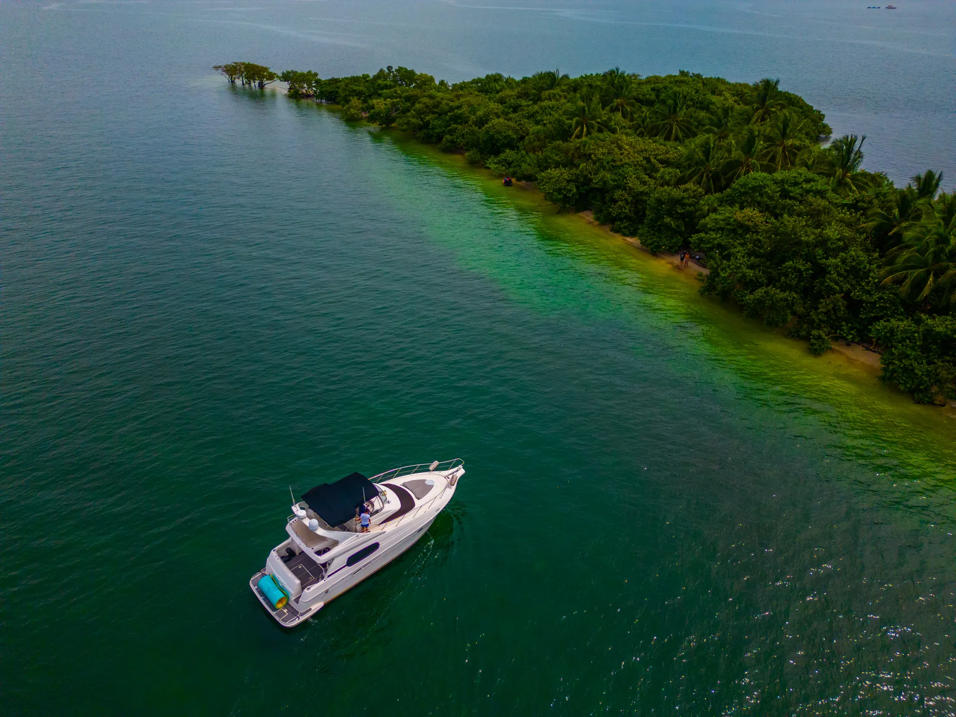 Enjoy "SANTORINI" Silverton Sport Bridge 48ft in Miami!