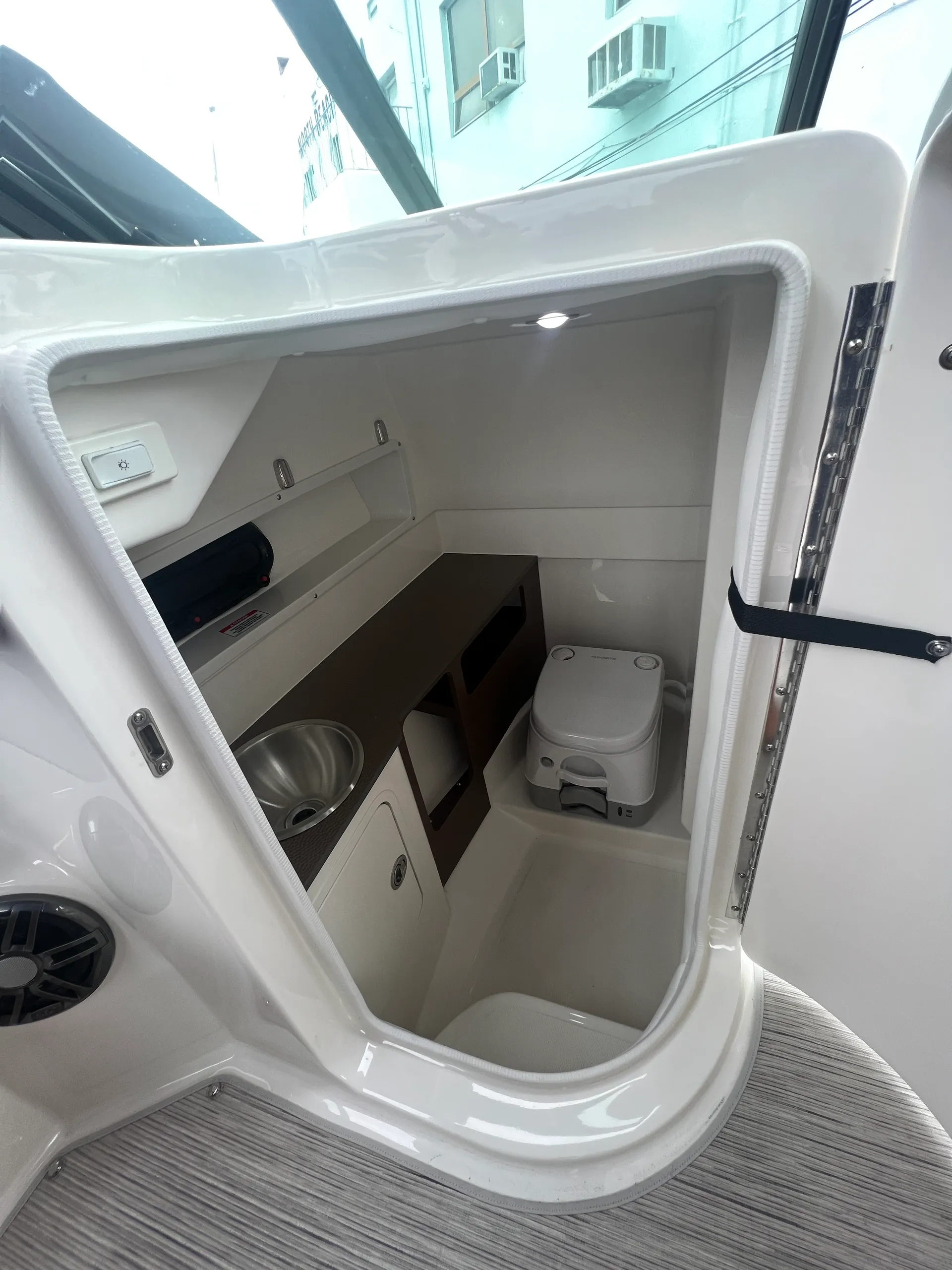 SEA RAY BOATS SDX 270 OB in Miami, FL — photo 3