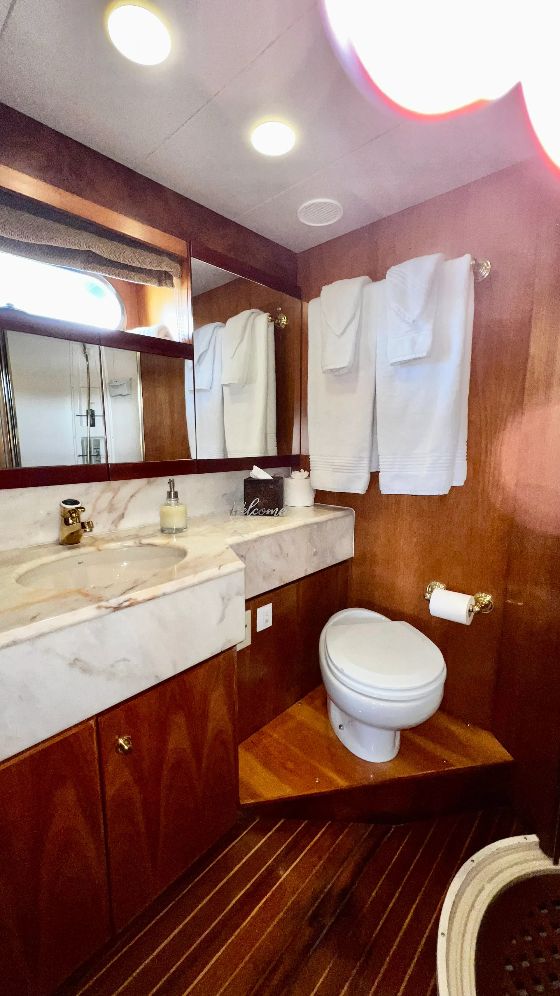 Luxury 67' yacht Seattle Sailgate Lighted Christmas Cruise 13 pax