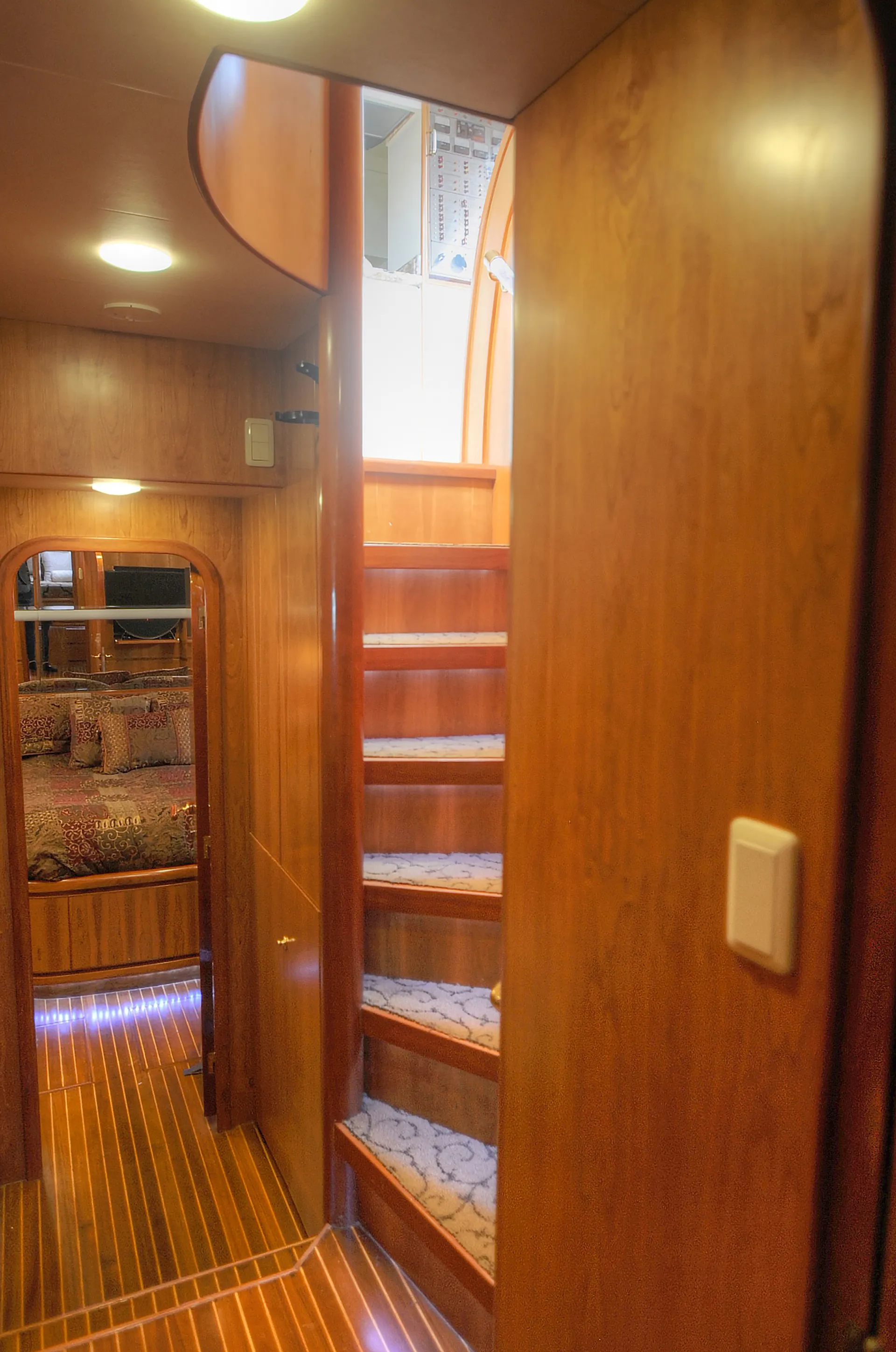Luxury 67' yacht Seattle Sailgate Lighted Christmas Cruise 13 pax