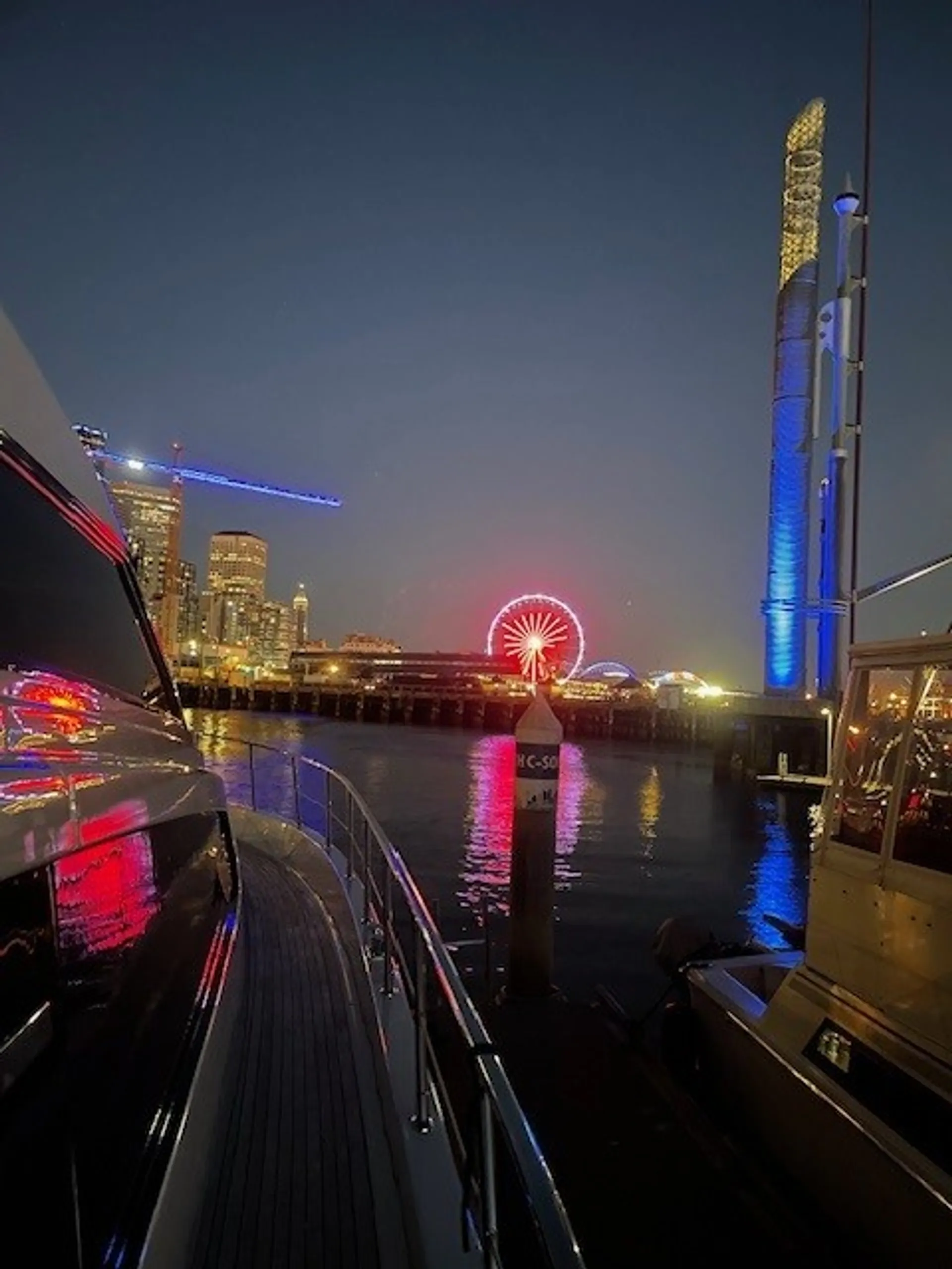 Luxury 67' yacht Seattle Sailgate Lighted Christmas Cruise 13 pax