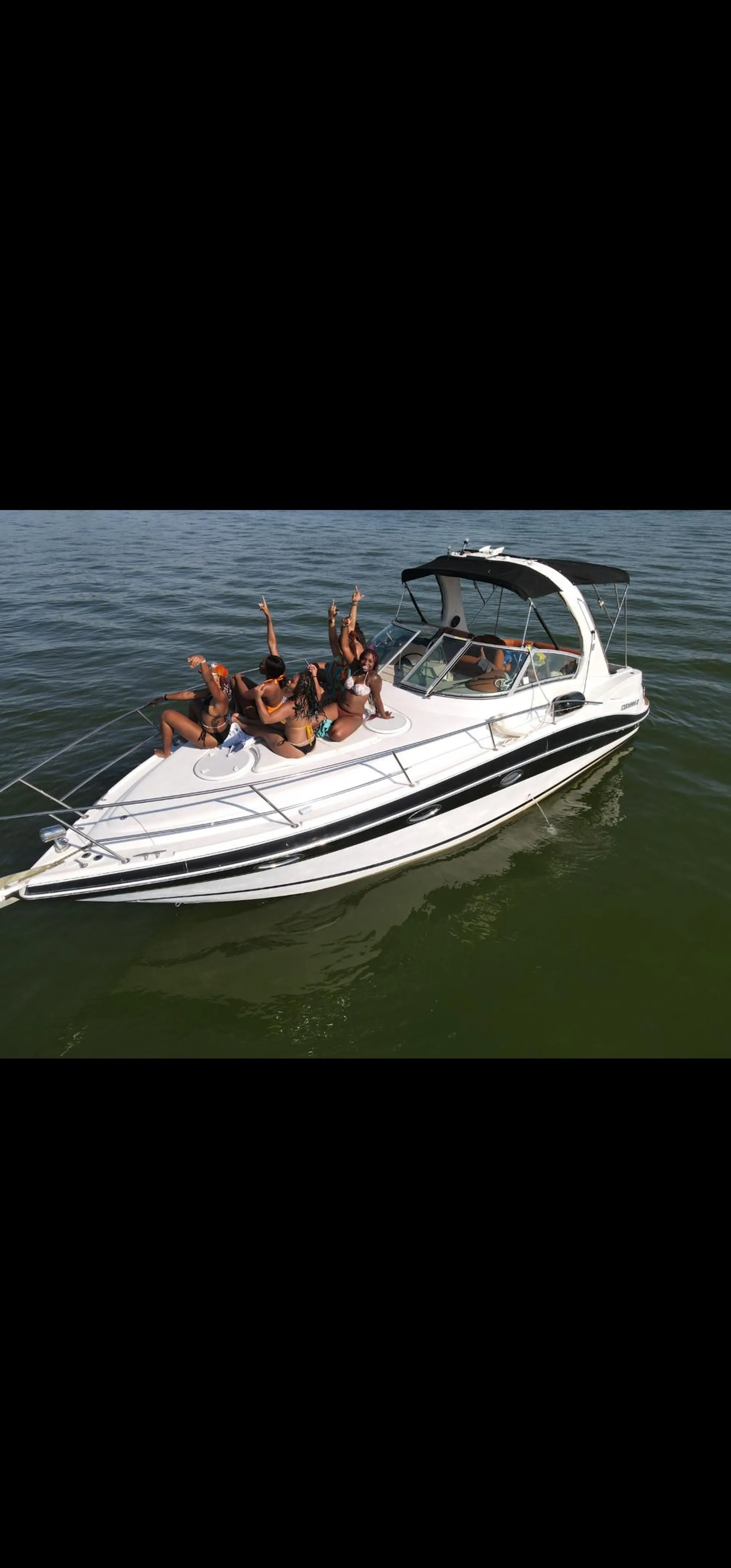 33' Four Winns For Ultimate Yacht Experience On Lake Ridge Parkway