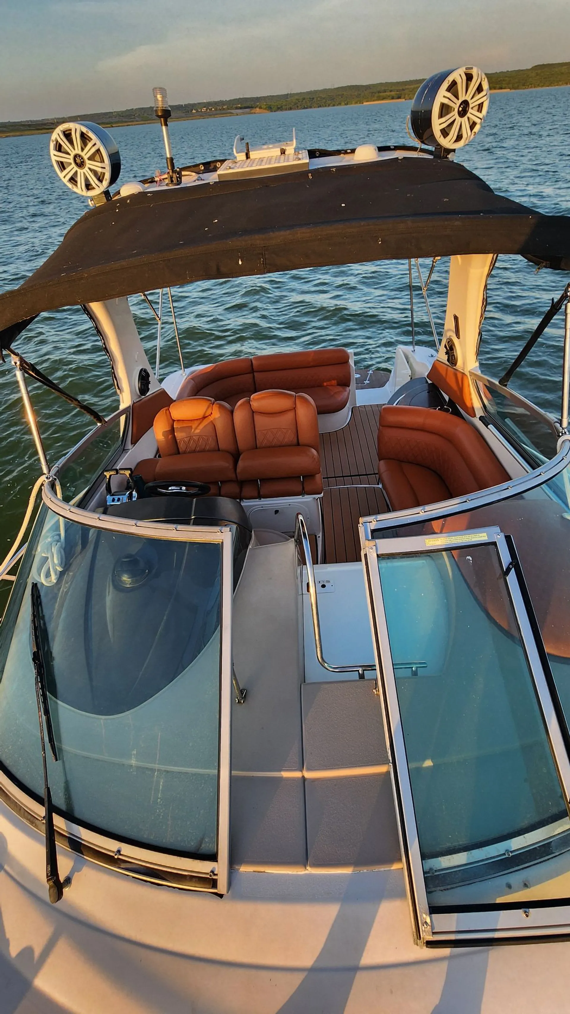 33' Four Winns For Ultimate Yacht Experience On Lake Ridge Parkway