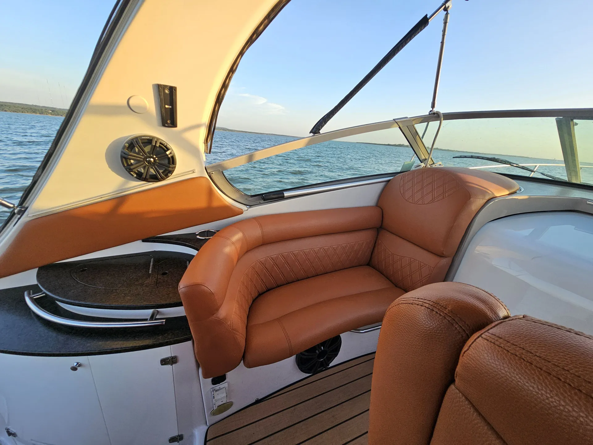 33' Four Winns For Ultimate Yacht Experience On Lake Ridge Parkway