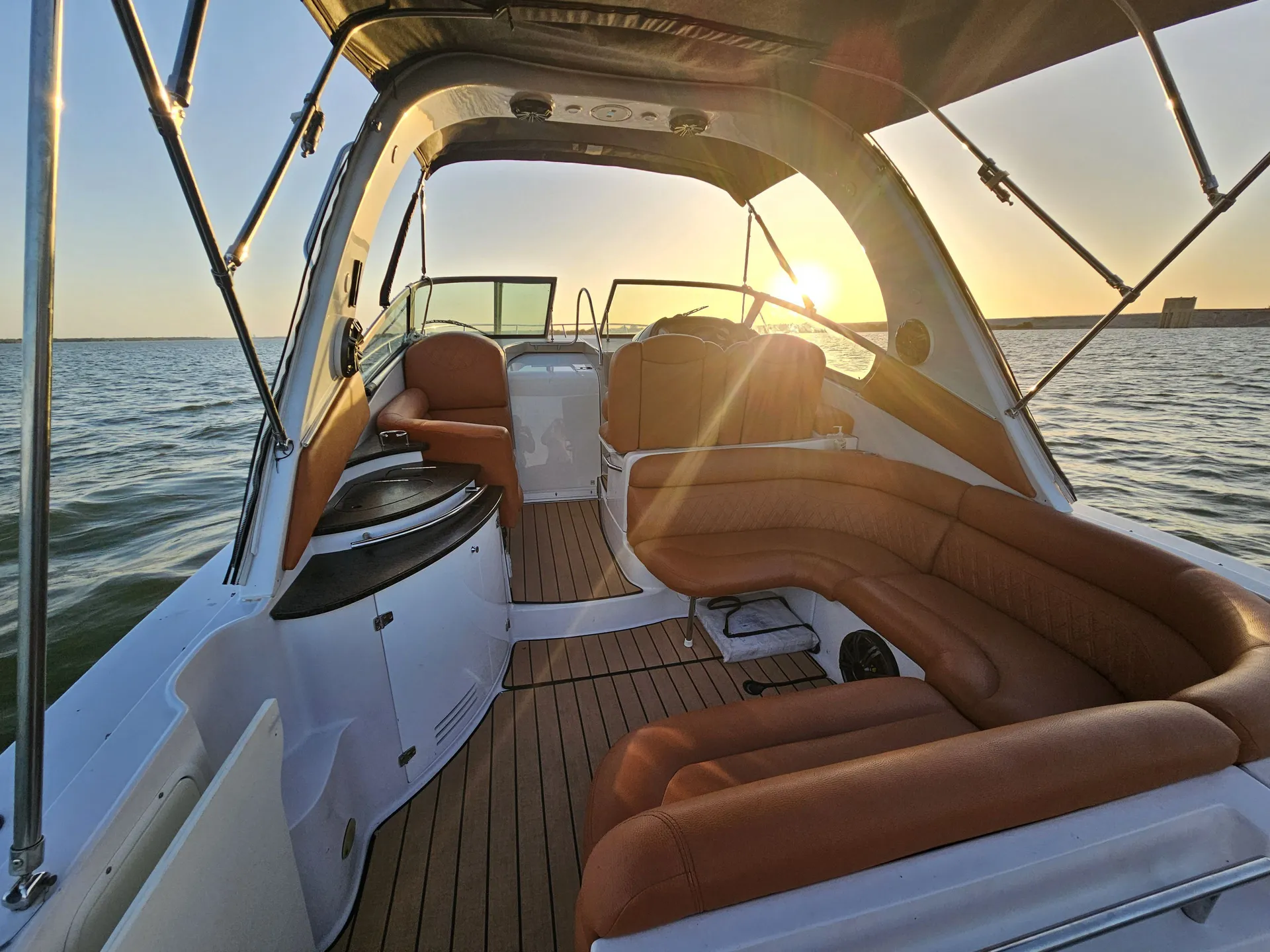 33' Four Winns For Ultimate Yacht Experience On Lake Ridge Parkway