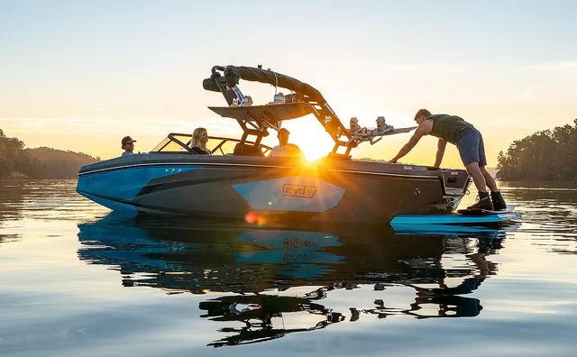 Rent a HEYDAY WAKE BOATS bow rider in Hendersonville, TN near me
